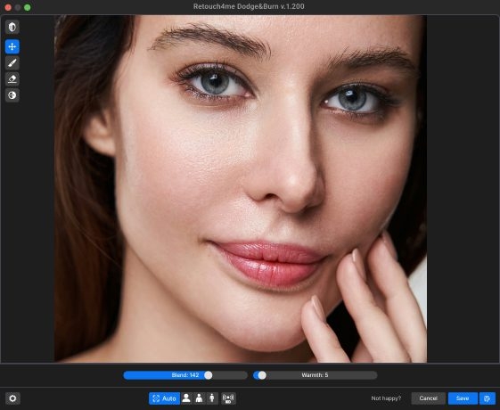 Portret kobiety — po retuszu AI (Retouch4me)